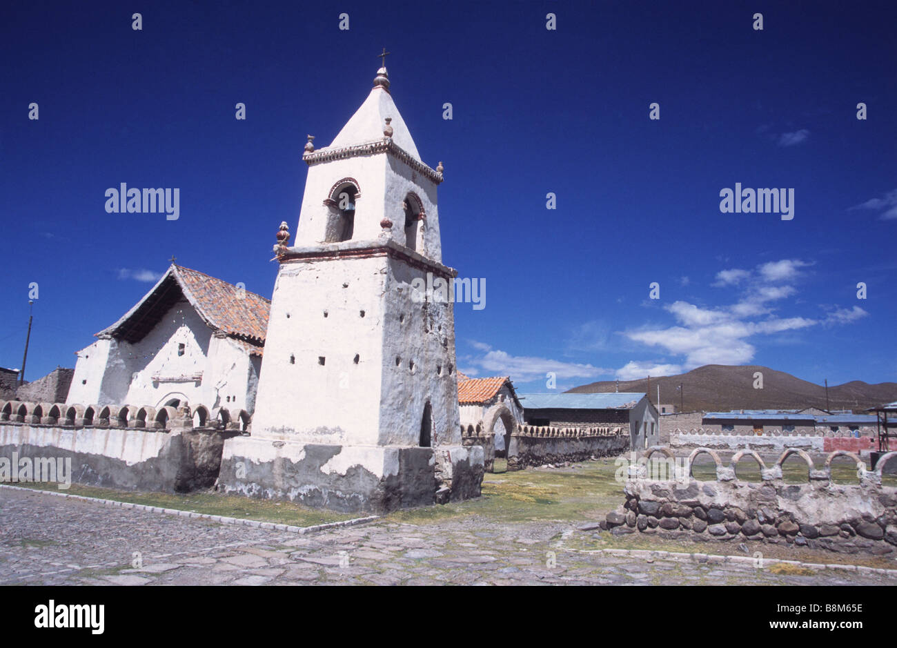 Isluga villaggio chiesa, Isluga Parco Nazionale del Cile Foto Stock