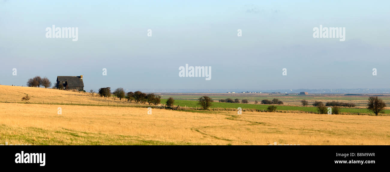 Casa sul bordo del Nord Kent paludi, Harty, Isle of Sheppey, Kent, Inghilterra. Foto Stock