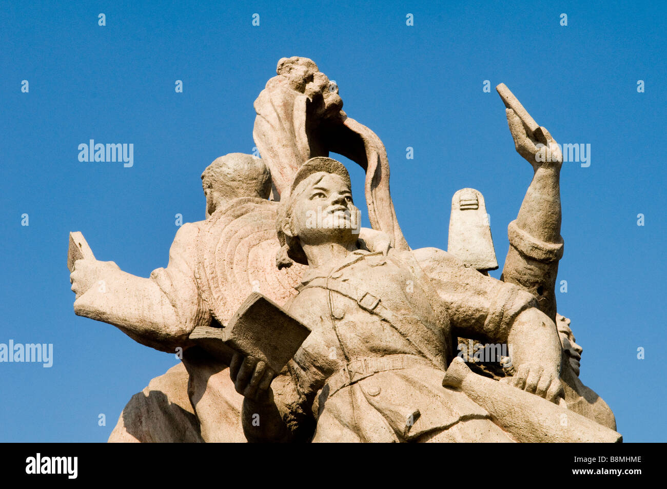 Arte comunista visto il primo ponte sul Fiume Yangtze di Nanjing, Cina. Foto Stock