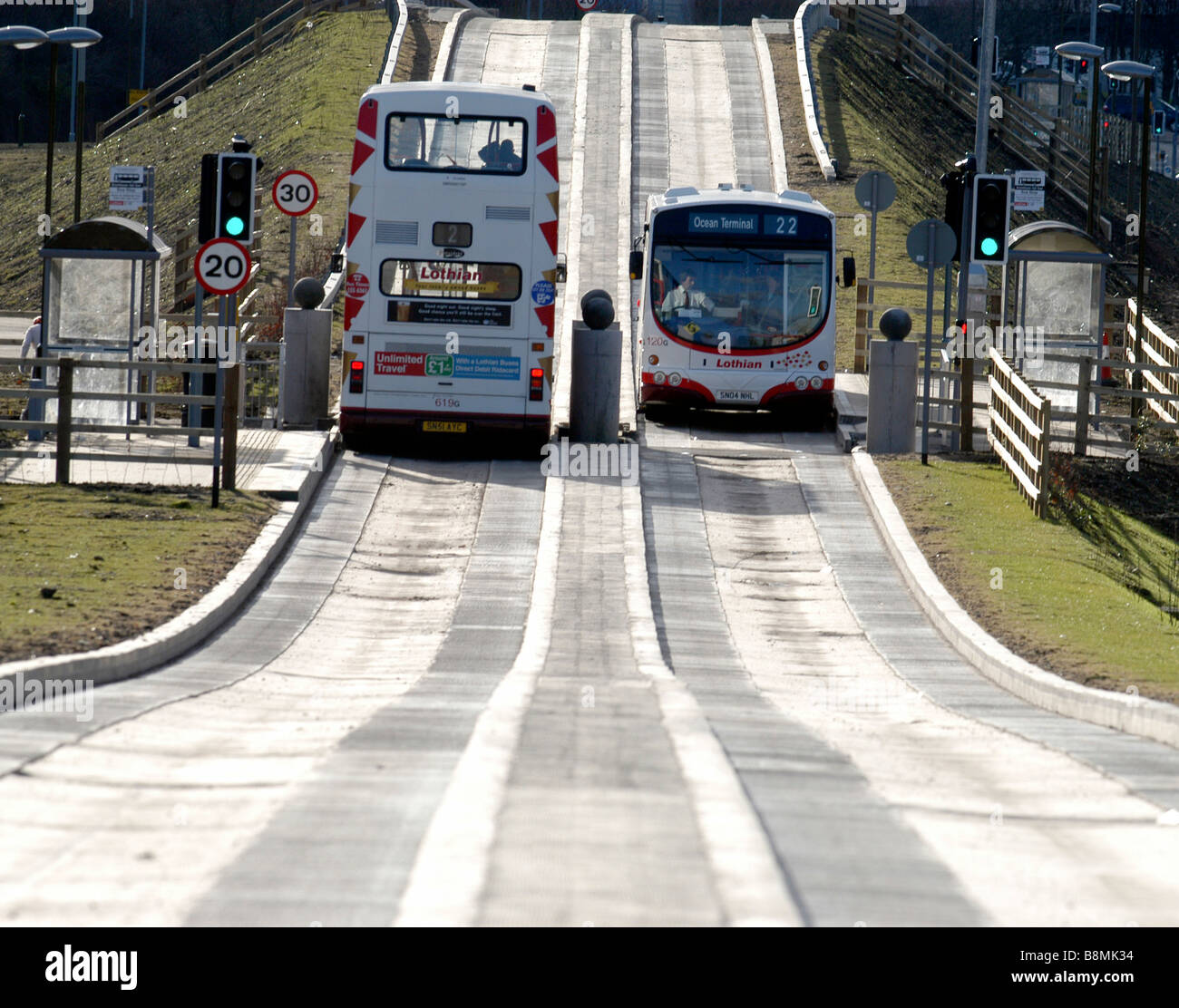 A doppia corsia degli autobus di Edimburgo, Scozia, Regno Unito Foto Stock