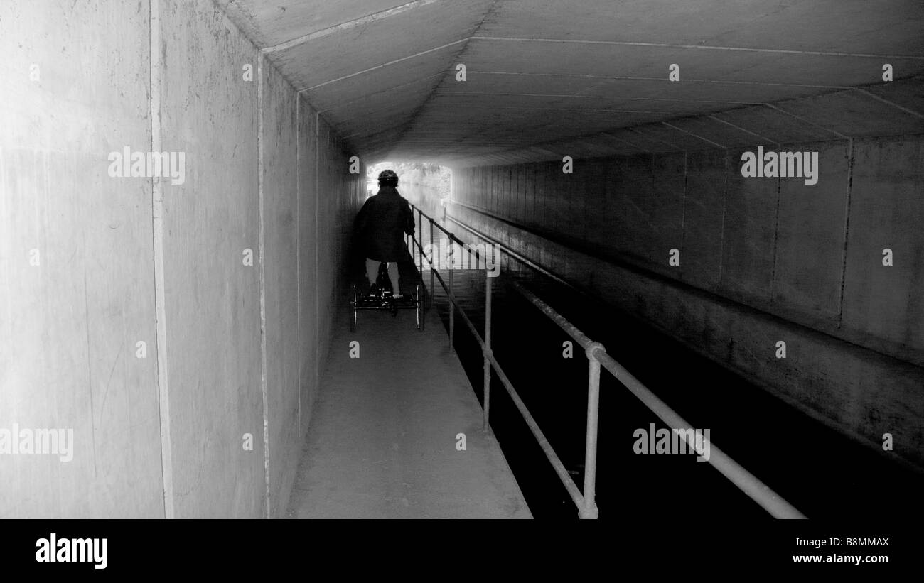 Il cycleway taff sentiero di monmouthshire e brecon canal Parco Nazionale di Brecon Beacons powys GALLES Foto Stock