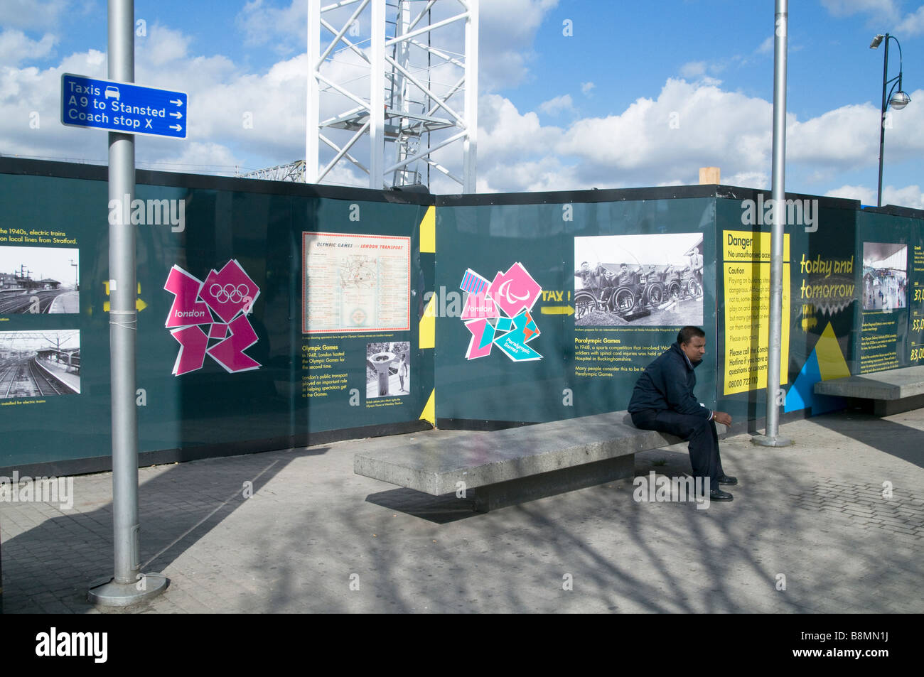 Nel mercato del Regno Unito al di fuori la stazione di Stratford vicino al Parco Olimpico di costruzione nella zona est di Londra Foto © Julio Etchart Foto Stock