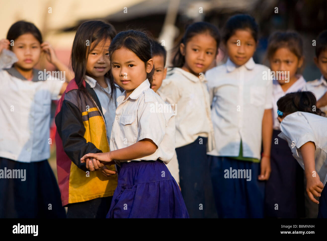 Roesey Chroy Scuola Secondaria sulla strada di Angkor Wat Cambogia Foto Stock