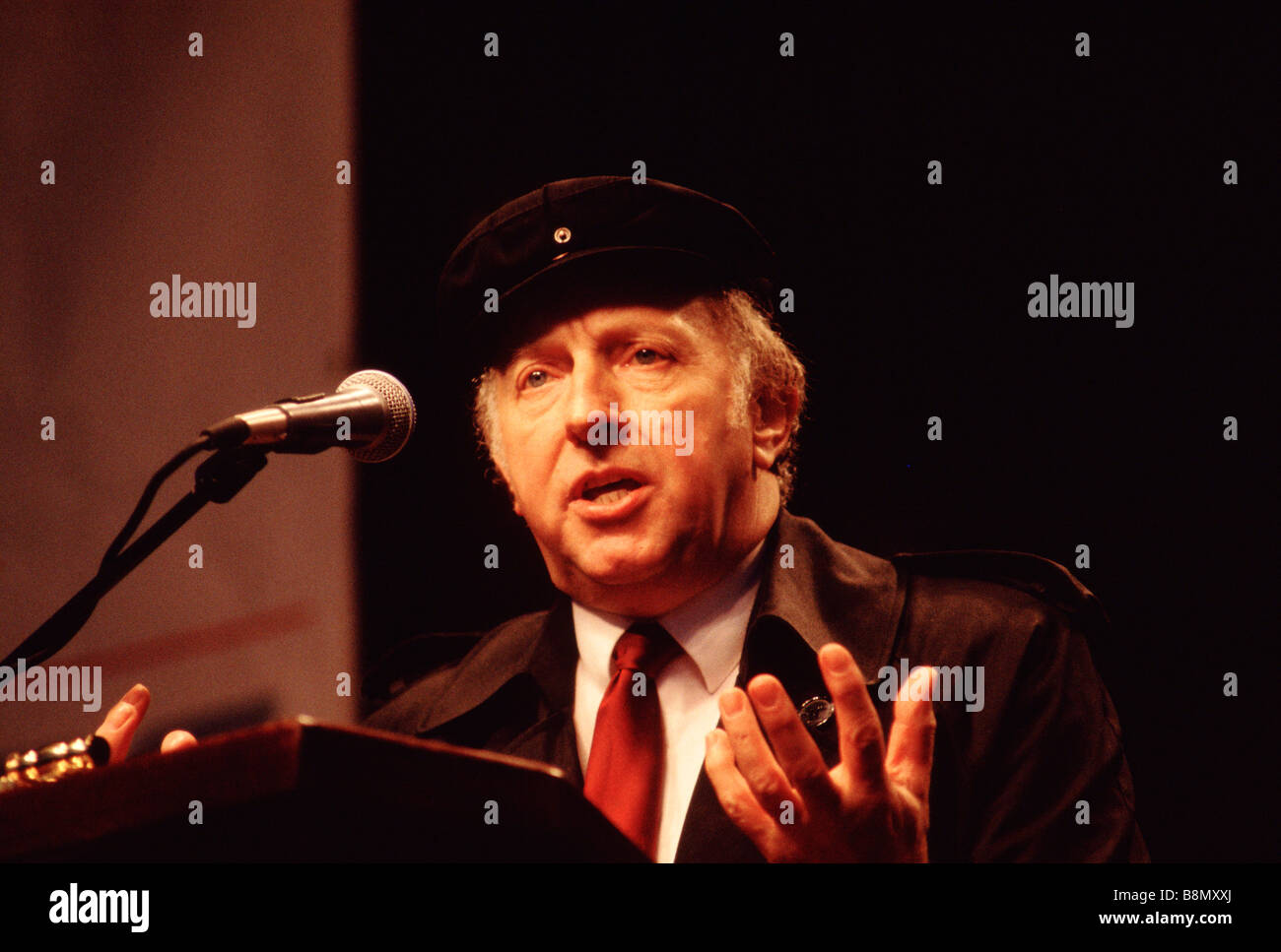 Londra, Inghilterra, Regno Unito Arthur Scargill, presidente della Naitional Union of Mineworkers, interviene al raduno T.U.C. a sostegno dei minatori. Foto Stock