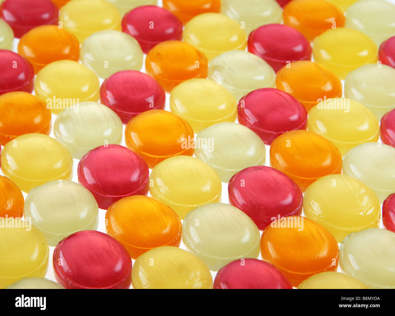 Color caramella pillola di vetro su sfondo bianco Foto Stock