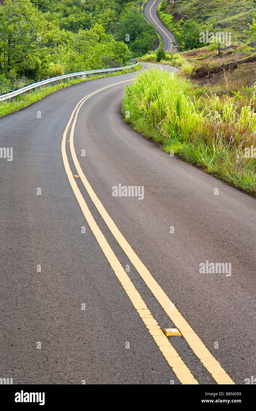 Autostrada di avvolgimento 550 sulla strada fino al Canyon di Waimea appena a nord di Waimea Kauai Hawaii USA Foto Stock