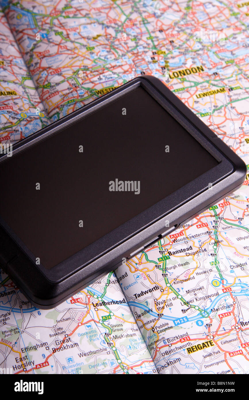 Sat Nav e mappa stradale Foto Stock
