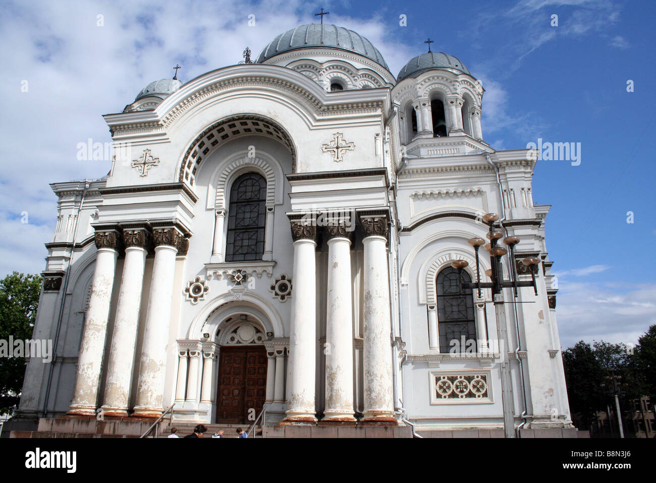 Chiesa di San Michele Arcangelo su Laisvės Alėja (Libertà Avenue) a Kaunas in Lituania Foto Stock