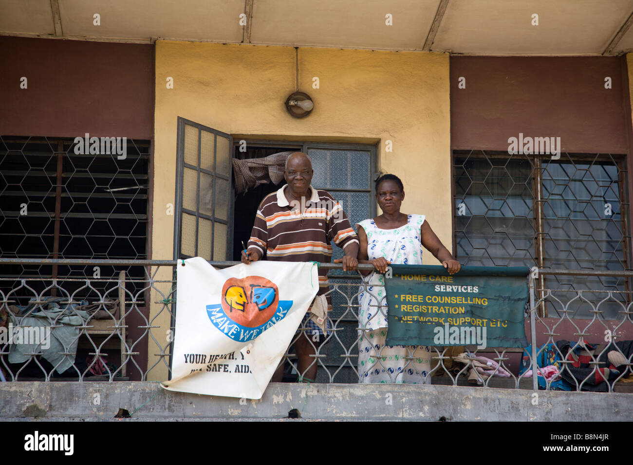 L'HIV/AIDS di consulenza e di servizi di assistenza domiciliare vengono pubblicizzati in Lagos, Nigeria la più popolosa città. Foto Stock