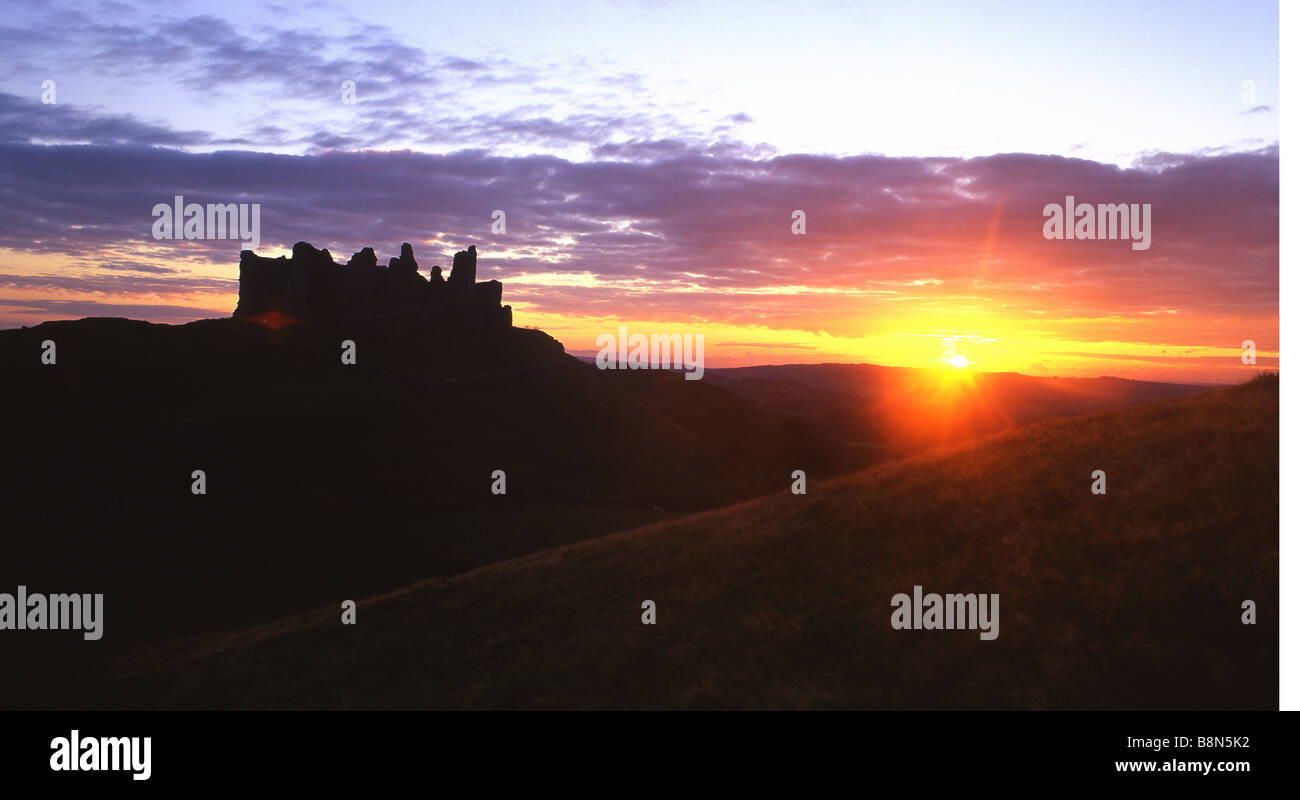 Carreg Cennen trappola castello vicino a Llandeilo Parco Nazionale di Brecon Beacons Carmarthenshire West Wales UK Foto Stock