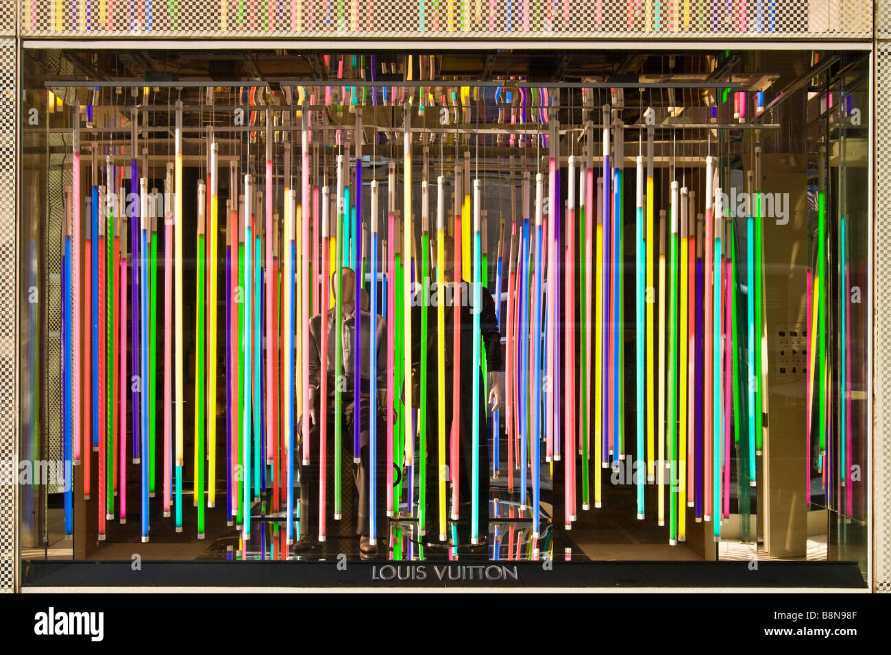Louis Vuitton negozio finestra sulla Quinta Avenue di New York Foto Stock