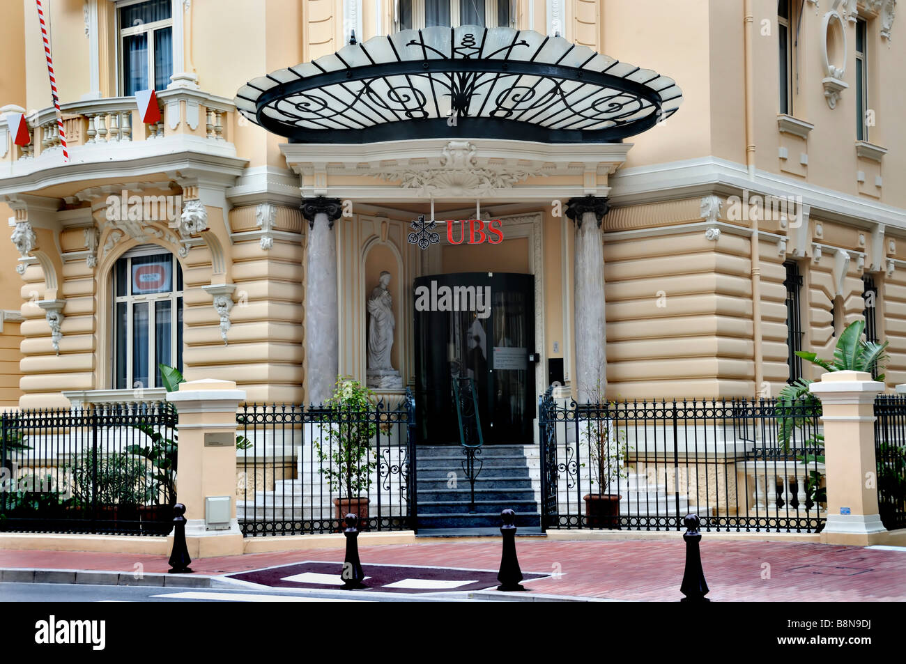 Monaco, 'Monte Carlo' Vista esterna dell'edificio 'UBS Bank', 'Union de Banque Suisse Monaco', ingresso anteriore, servizi bancari privati Foto Stock