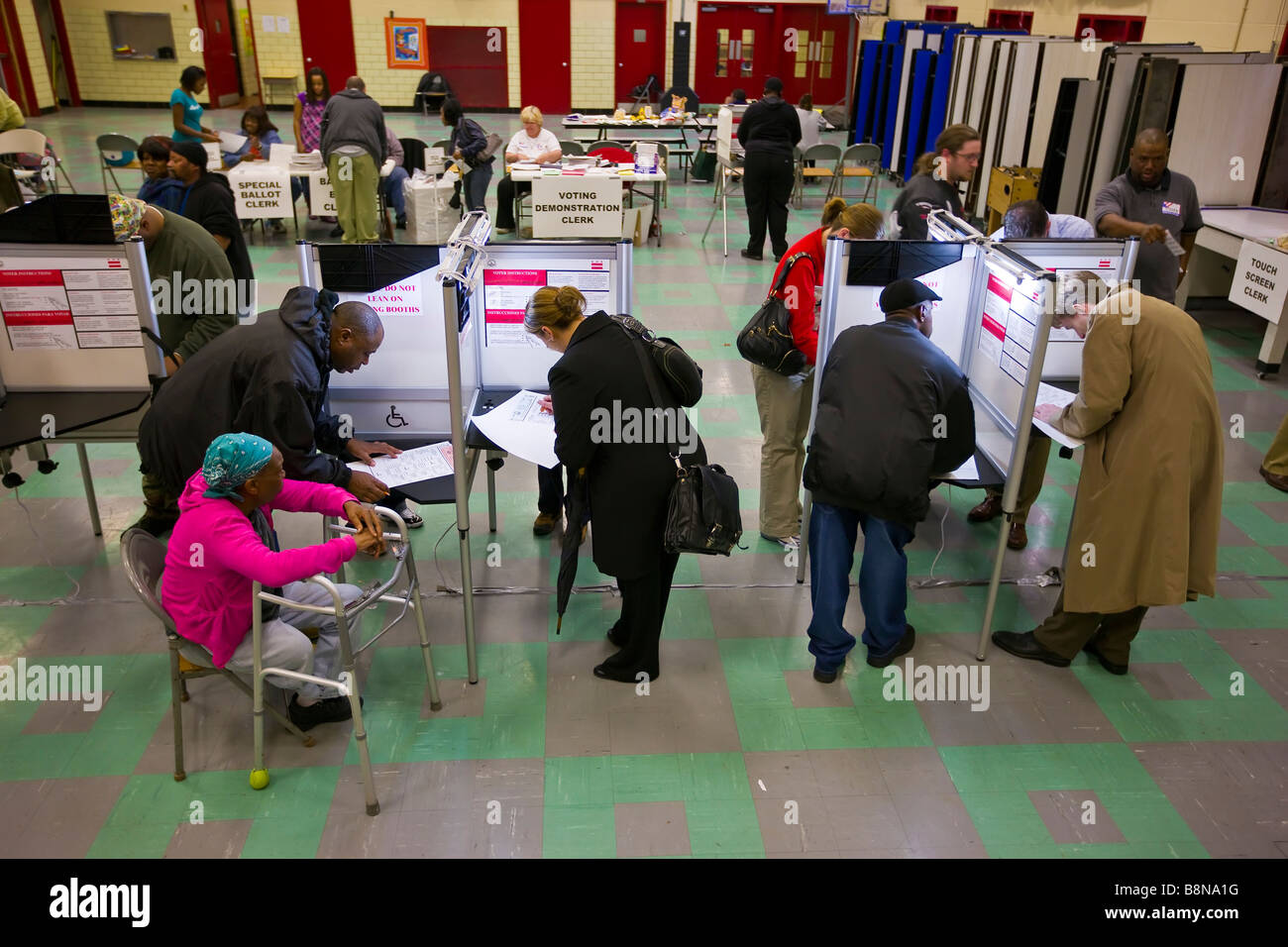 WASHINGTON DC USA persone voto su elezioni presidenziali il giorno 4 novembre 2008 Foto Stock