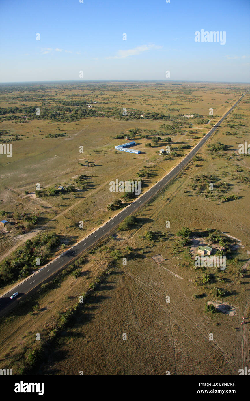 Vista aerea della strada principale di KwaNgwanase Foto Stock