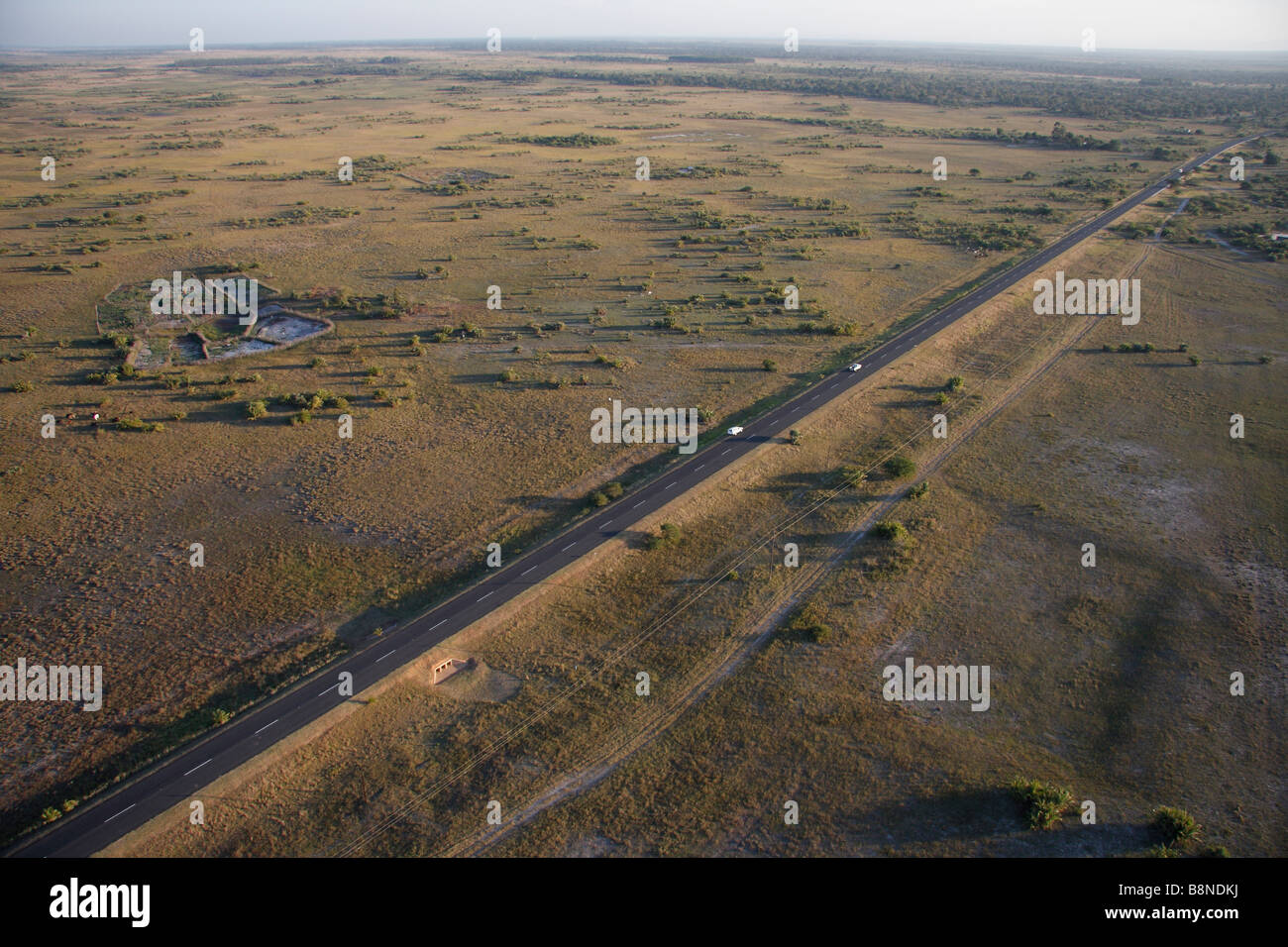 Vista aerea della strada principale di KwaNgwanase Foto Stock