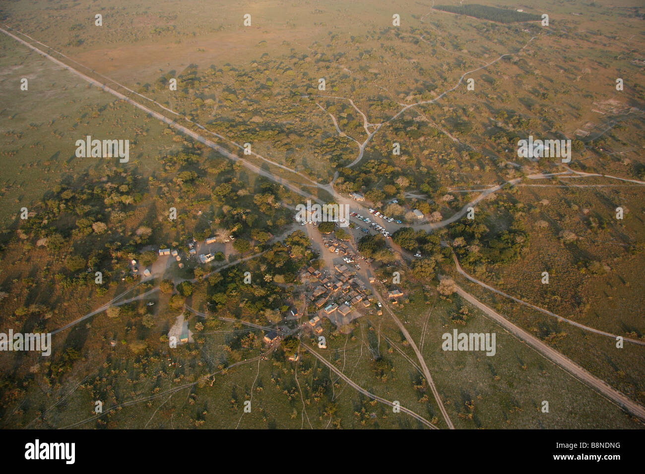 Vista aerea del mercato informale e il valico di frontiera (Phuza) Foto Stock