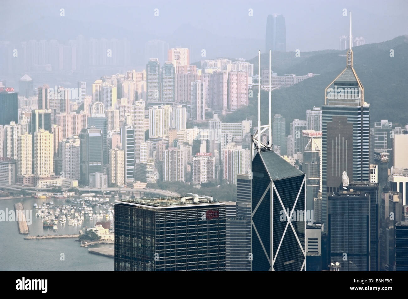 Skyline di Hong Kong guardando ad est come si vede dal picco Foto Stock