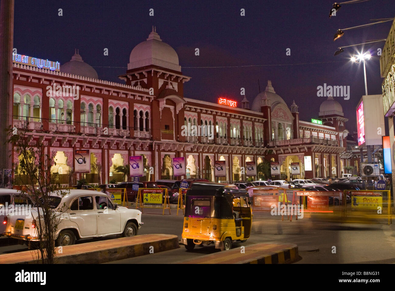 India Tamil Nadu Chennai Egmore stazione ferroviaria di notte Foto Stock