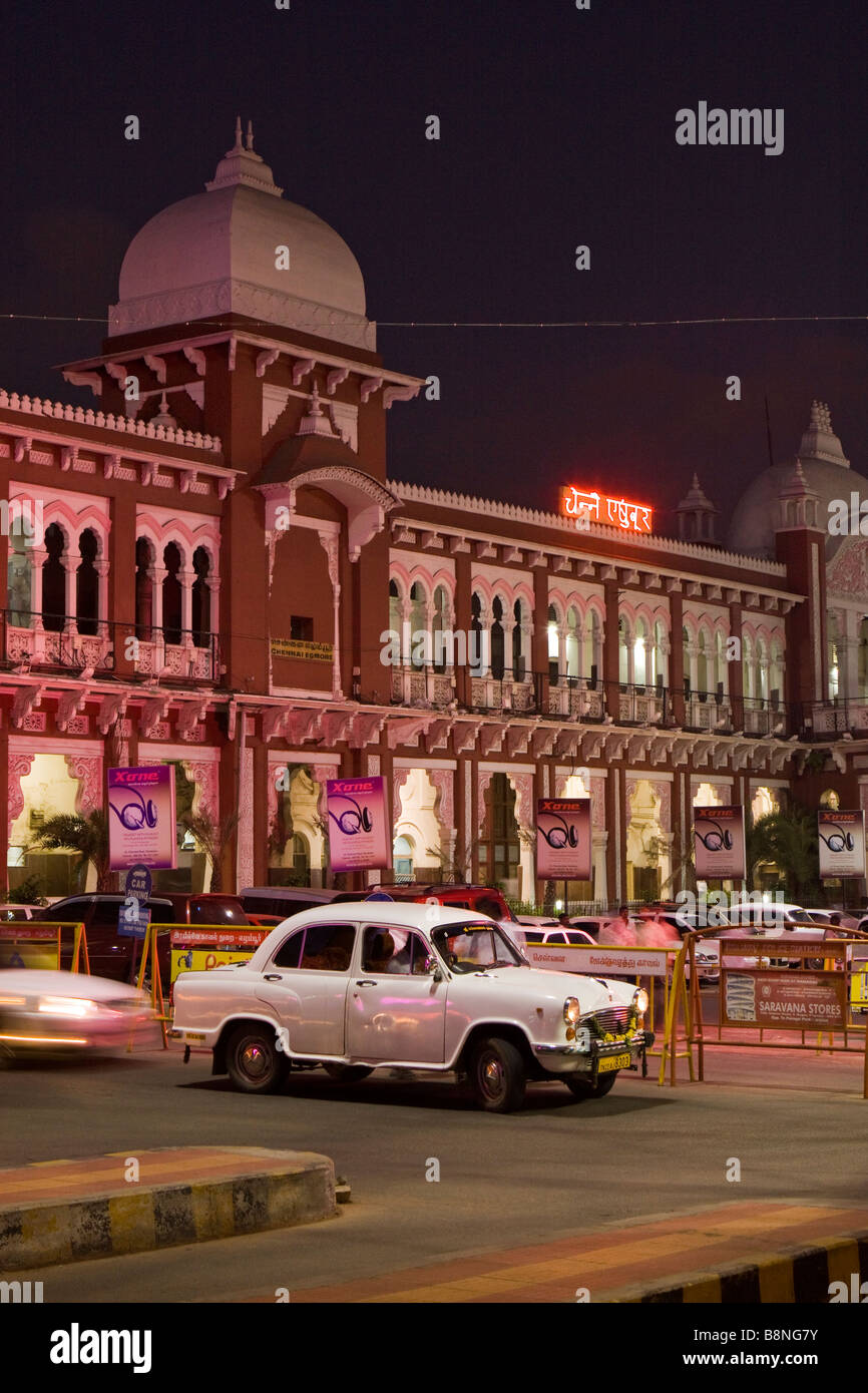 India Tamil Nadu Chennai Egmore stazione ferroviaria di notte Foto Stock