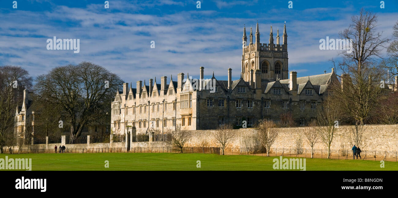 Vista di Merton College da Cristo la Chiesa prati Foto Stock