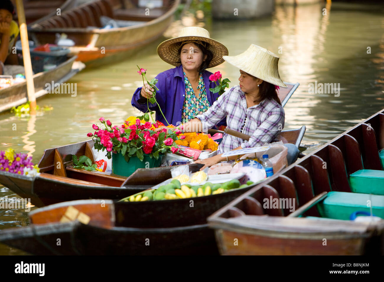 Mercato Galleggiante di Damnoen Saduak Provincia 60 miglia a chilometri di Bangkok in Thailandia Foto Stock