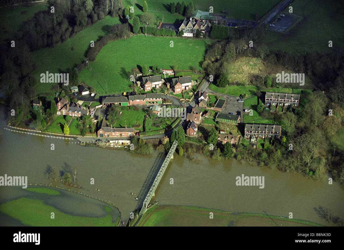 Fiume Severn nel diluvio a Arley Bewdley Worcestershire Inghilterra Regno Unito Foto Stock