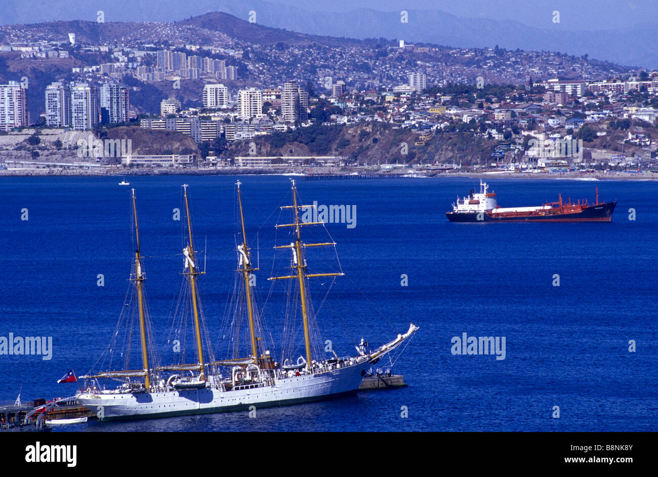 El Esmeralda nave scuola porta a Valparaíso Cile Foto Stock