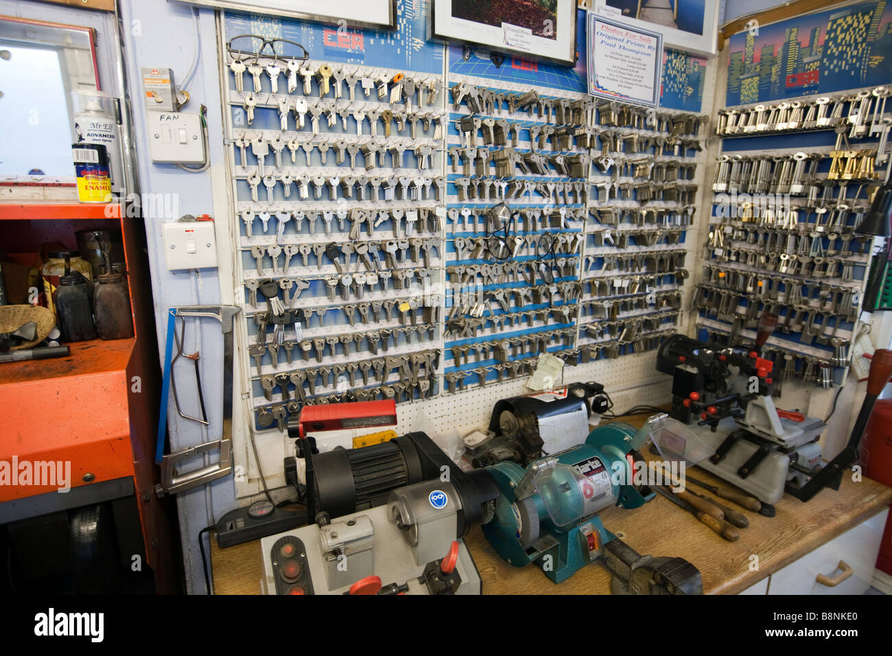 Visualizzazione dei grezzi di lavorazione per chiavi per il taglio a riparatori in louth, lincs, Inghilterra tasto più macchine da taglio, frese per chiavi, fabbri, negozio di fabbro, chiave Foto Stock