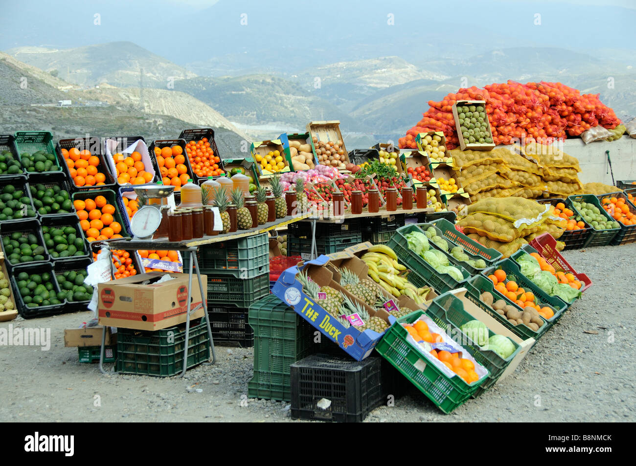 Frutta e verdura vengano venduti sul ciglio della strada sud della Spagna UE Foto Stock