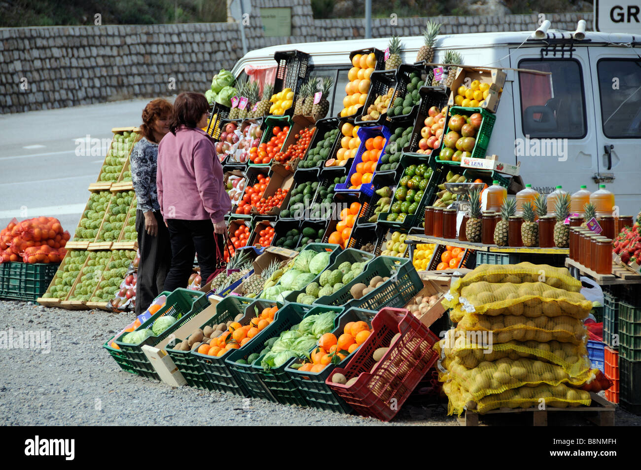 Frutta e verdura vengano venduti sul ciglio della strada sud della Spagna UE Foto Stock