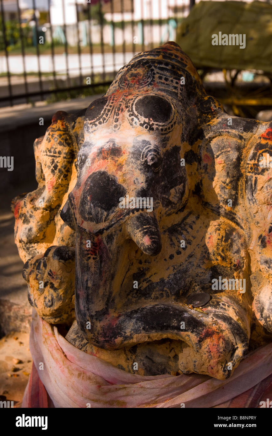 India Tamil Nadu Mamallapuram serbatoio Perumai tempio divinità piscina figura di Ganesh in piccolo santuario Foto Stock