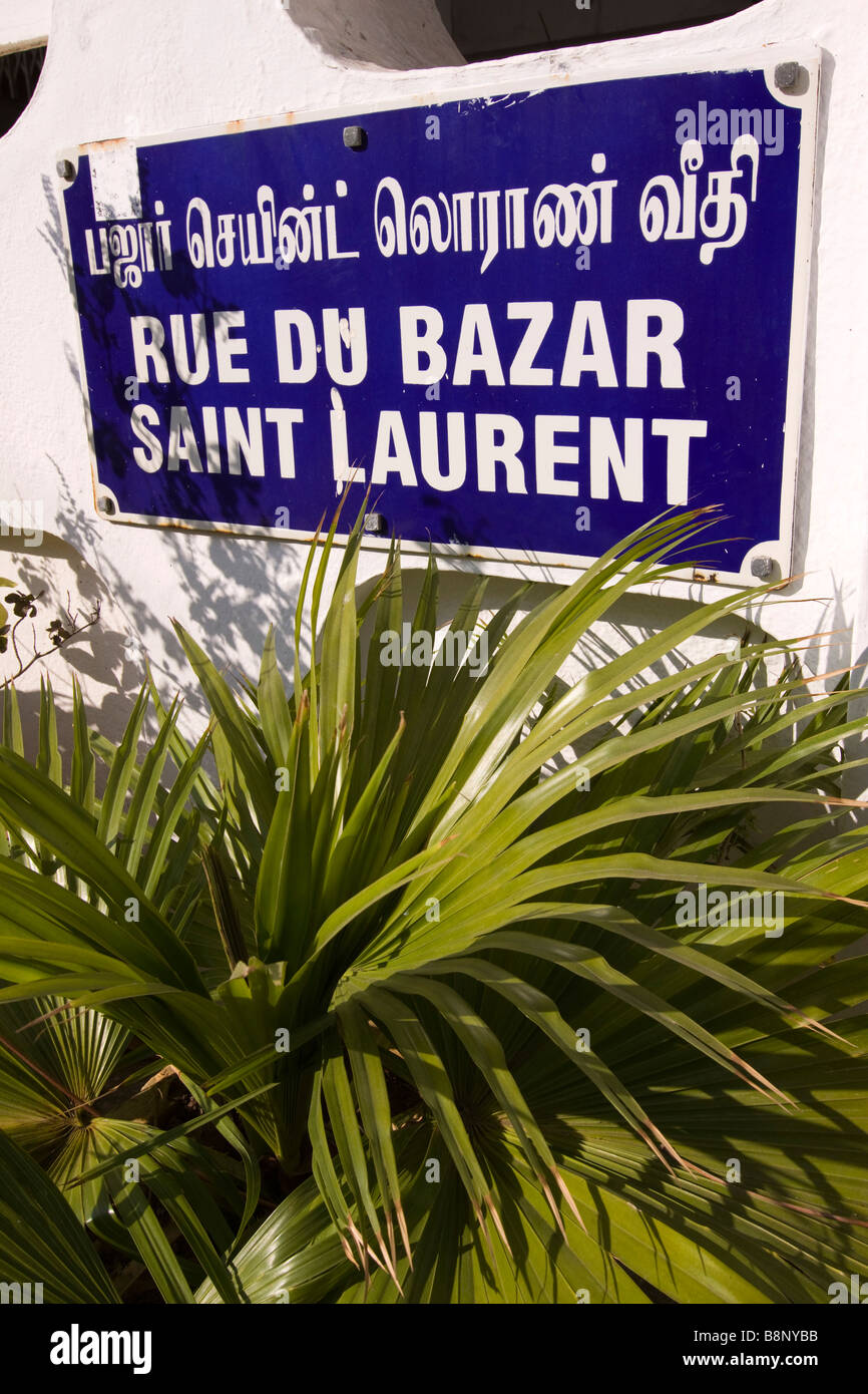 India Pondicherry Rue du Bazar Saint Laurent road nome sign in francese e il Tamil Foto Stock