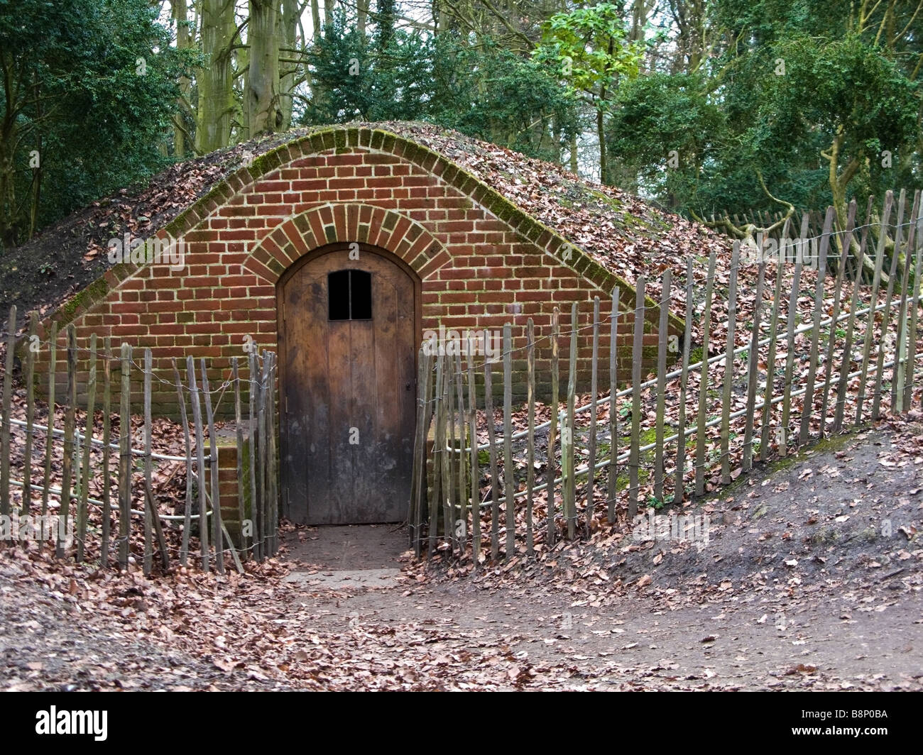Xviii secolo ice house restaurato nel 2007 con la lotteria nazionale fondi, Lydiard House Park, Lydiard Tregoze, Swindon, Inghilterra Foto Stock