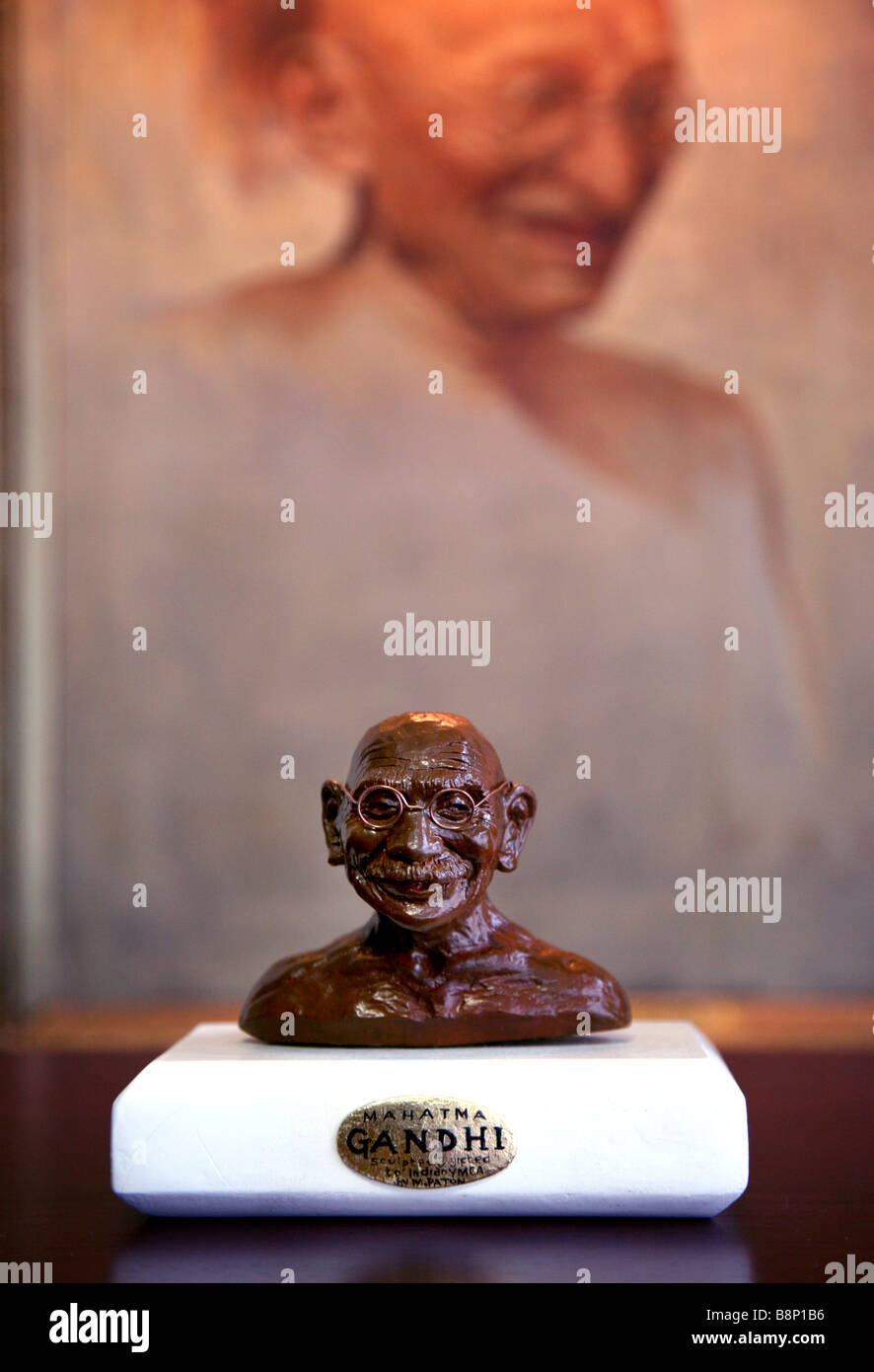 Busto del Mahatma Gandhi da Morgan Paton, Londra Foto Stock