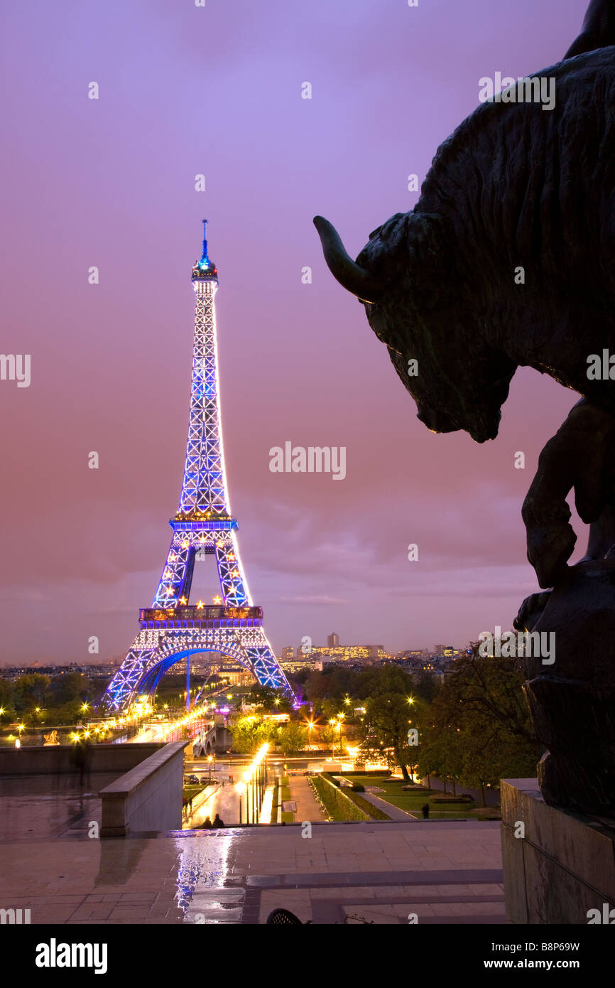 Torre Eiffel vista dal Trocadero Parigi Francia Foto Stock