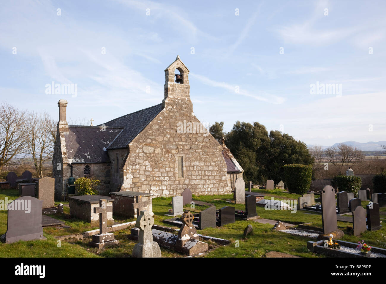 Trefdraeth Anglesey North Wales UK piccolo del XIII secolo la chiesa parrocchiale di San Beuno Foto Stock
