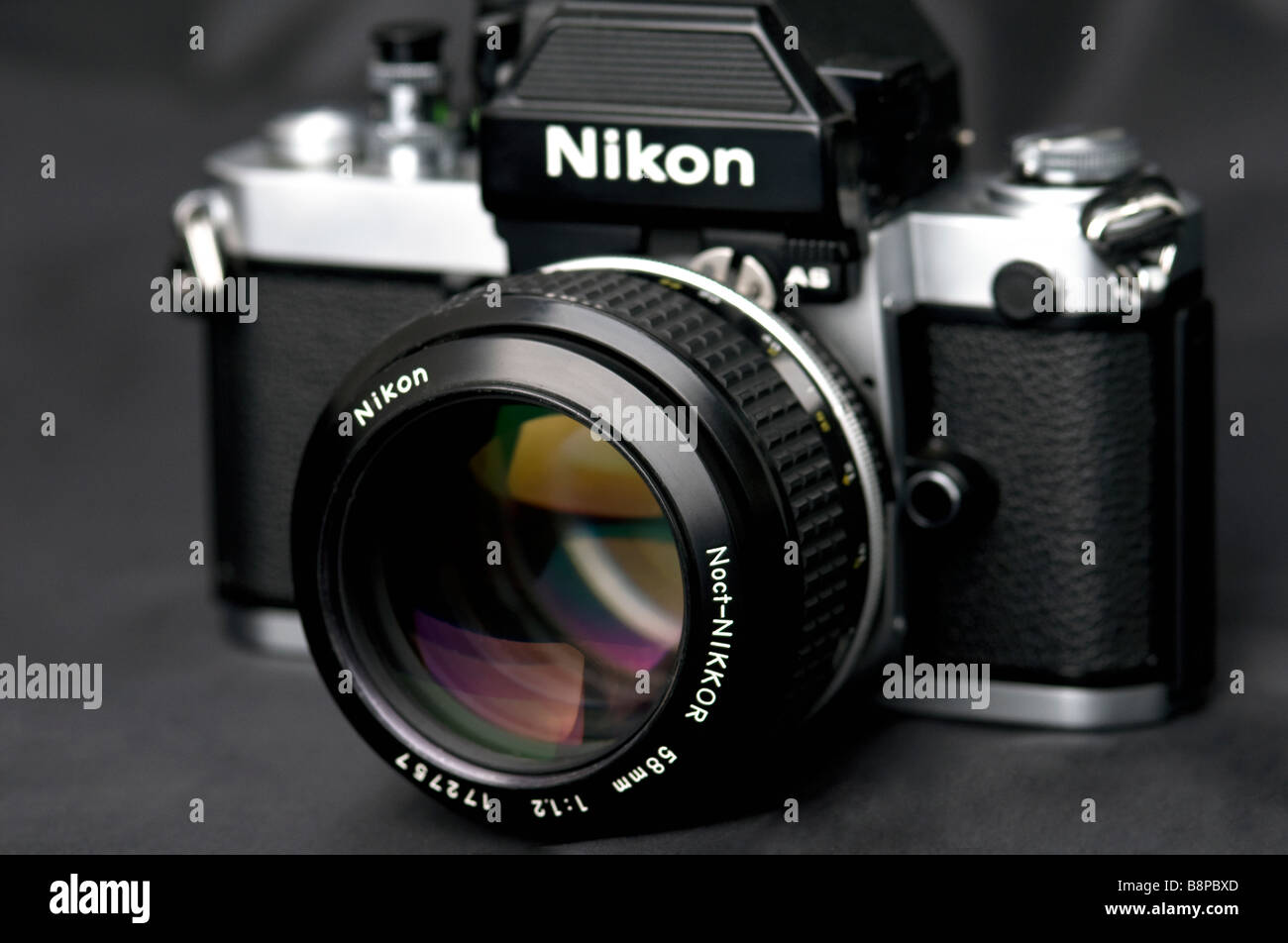 Fotocamera a pellicola Nikon F2- come con lente Noct Nikkor 58mm f/1.2 Foto Stock