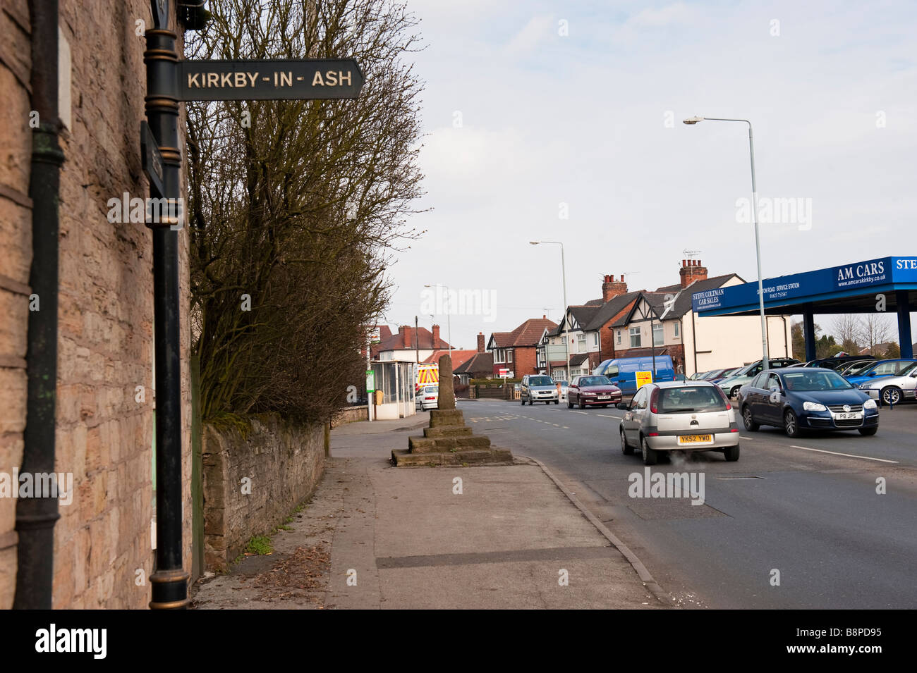 Villaggio di direzione segno a kirkby croce, situato in Kirkby in Ashfield, Nottinghamshire, Inghilterra. Foto Stock