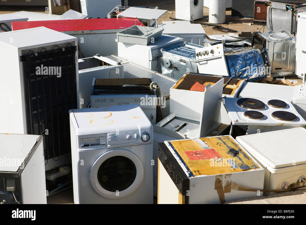 Scartare gli elettrodomestici in junkyard, full frame Foto Stock