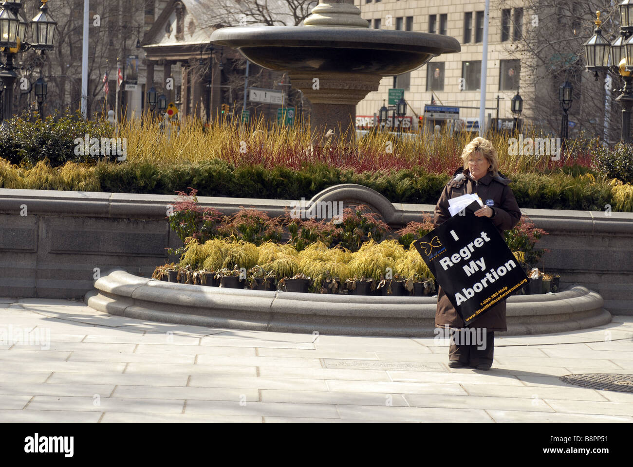 I membri e i sostenitori di Silent non più della campagna di sensibilizzazione si radunano in New York s City Hall Park Foto Stock