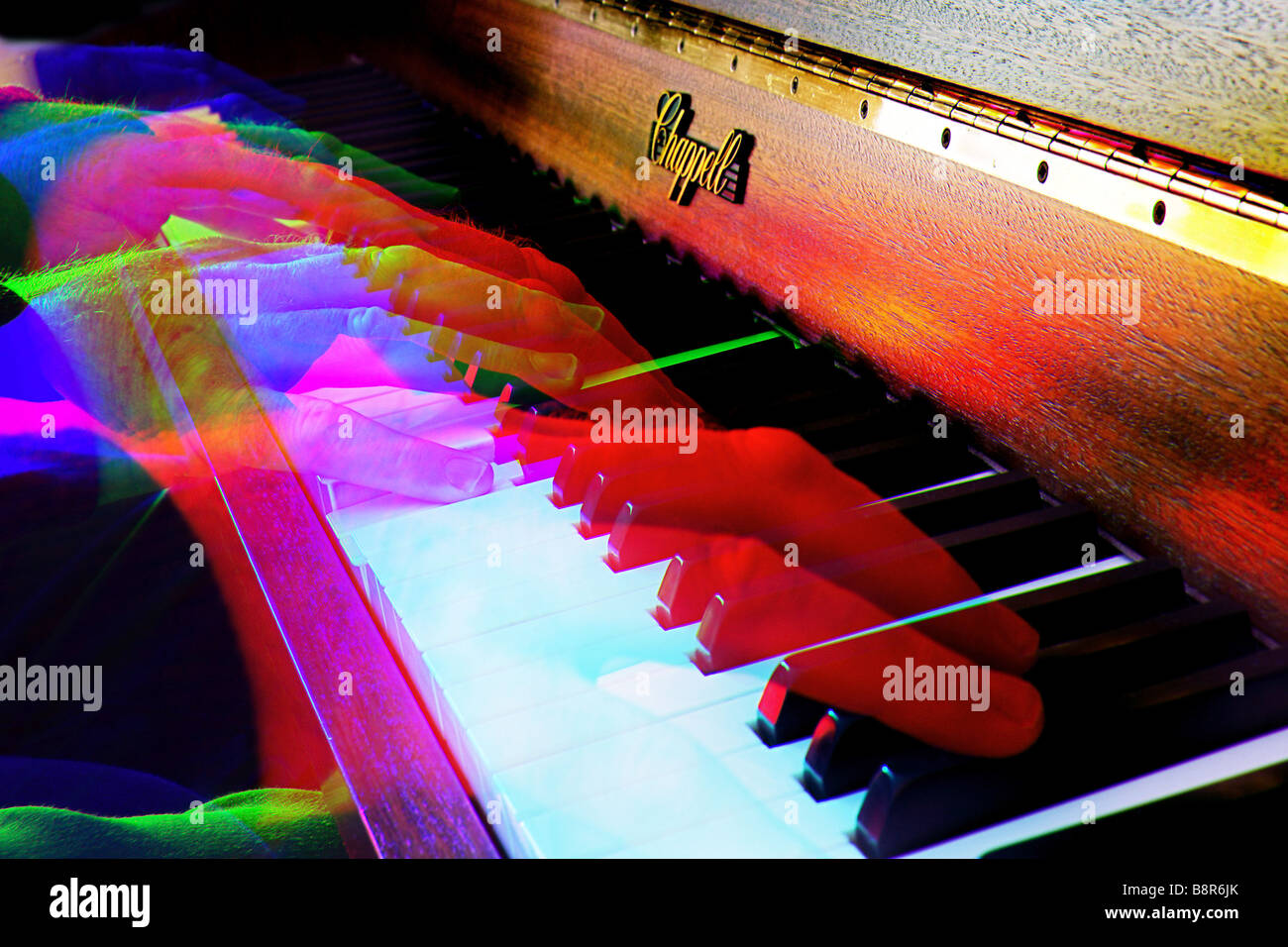 Ghostlike a suonare il piano Foto Stock