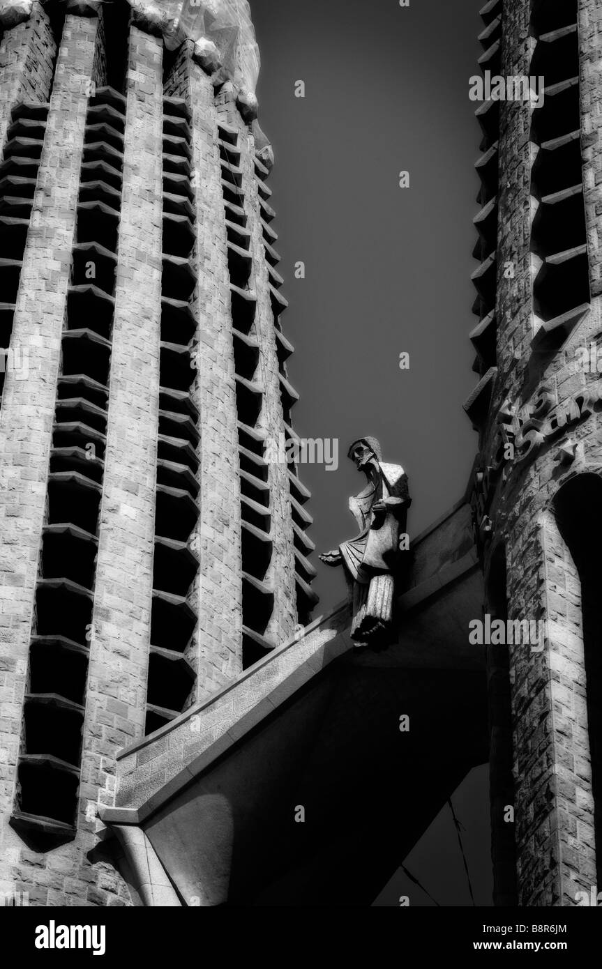 La scultura del Cristo risorto sopra la facciata della Passione (da Josep Maria Subirachs). La Sagrada Familia. Barcellona. La Catalogna. Spagna. Foto Stock