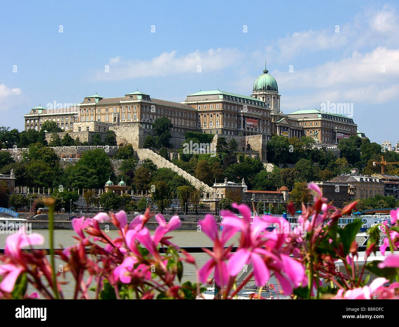 Il Parlamento ungherese dal fiume Danubio, Budapest, Europa orientale Foto Stock