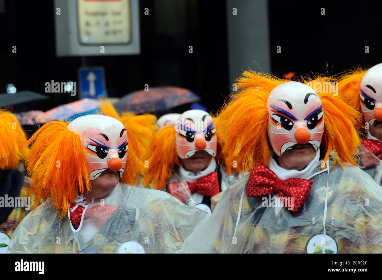 Sfilata di persone mascherate durante il Carnevale di Basilea, in Svizzera. Foto Stock