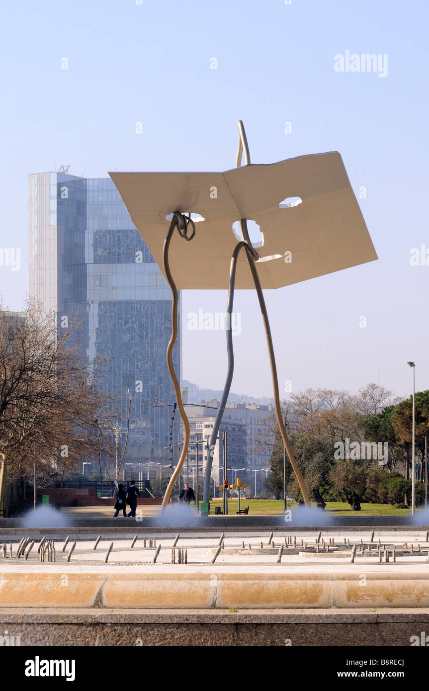 David ho Goliat (1992), scultura dell'artista Antoni llena. Port Olímpic area. Barcellona. La Catalogna. Spagna Foto Stock