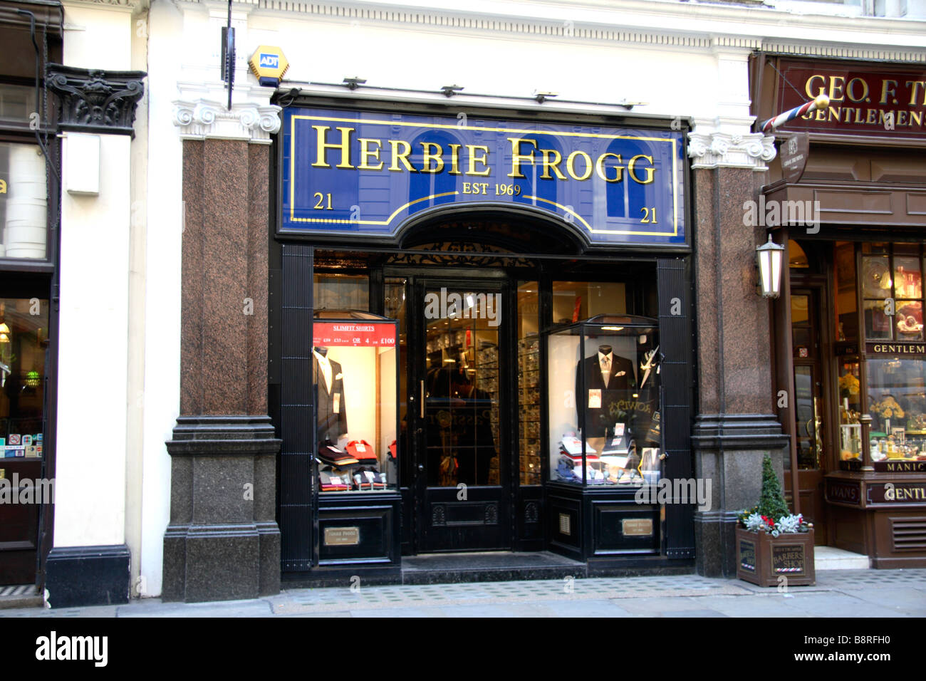 Il negozio di fronte di Herbie Frogg, una progettazione su misura negozio di abbigliamento, Londra. Feb 2009 Foto Stock