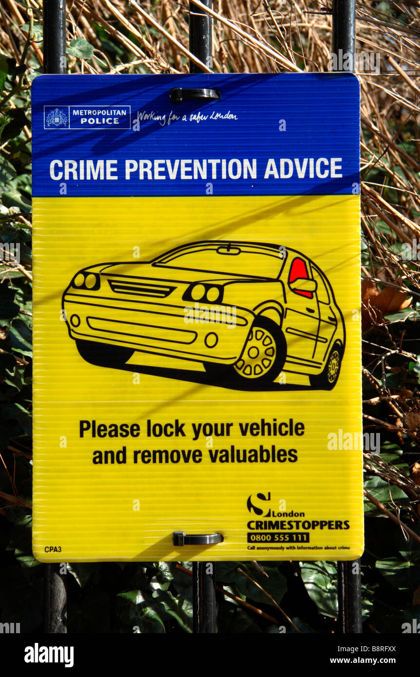 La Metropolitan Police " Prevenzione della criminalità consulenza' avviso su una ringhiera del parco di St James's Square, Londra. Feb 2009 Foto Stock