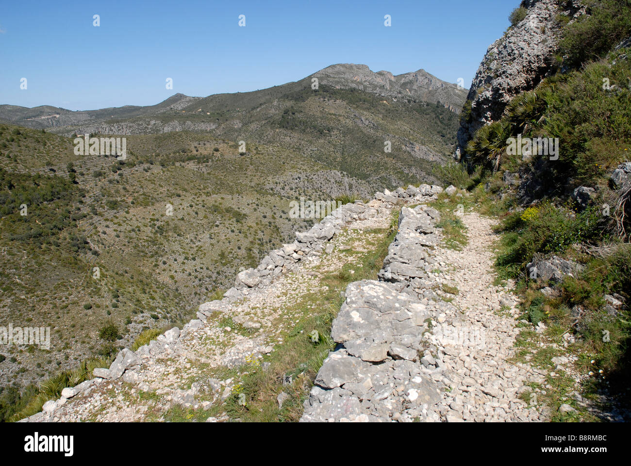 Mozarabo ripido sentiero sulla collina, Vall de Laguart, Benimaurell, Provincia di Alicante, Comunidad Valenciana, Spagna Foto Stock