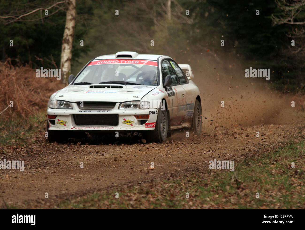 Azione girato di rally car proforming al Rallye Sunseeker 2009 Foto Stock