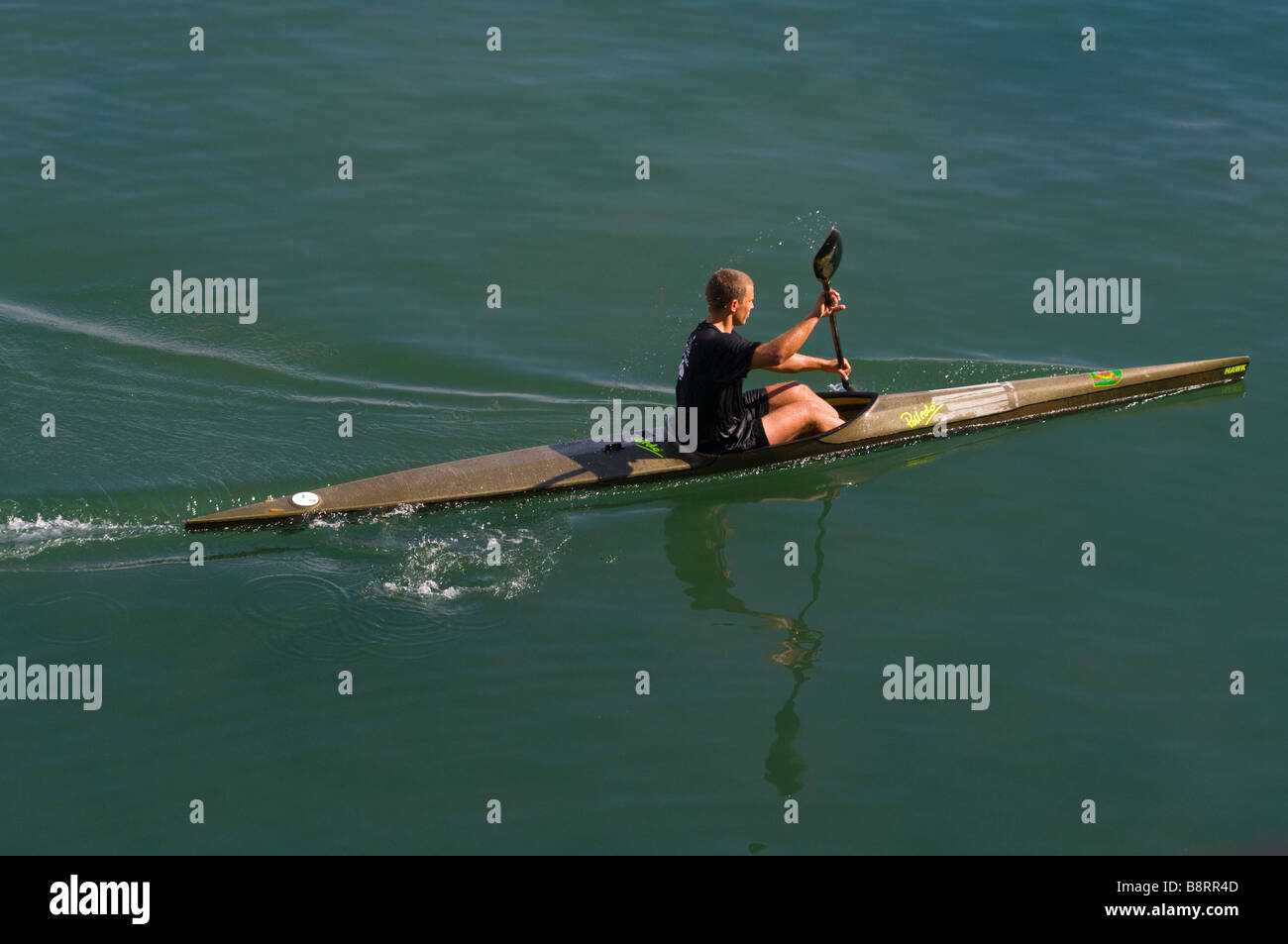 Persona uomo Canoeist maschio in una canoa canoa kayak Foto Stock